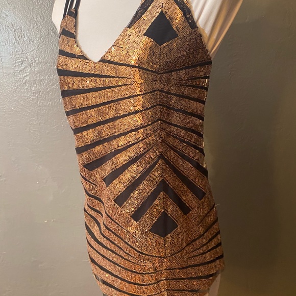 LAVISH Geometric Copper/Black Sequin Top - Picture 15 of 16